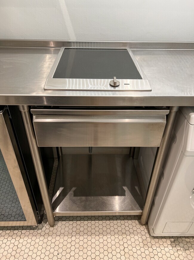 Building Photo - 234 Columbia Pl