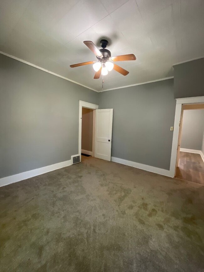 Building Photo - 1415 Neosho St
