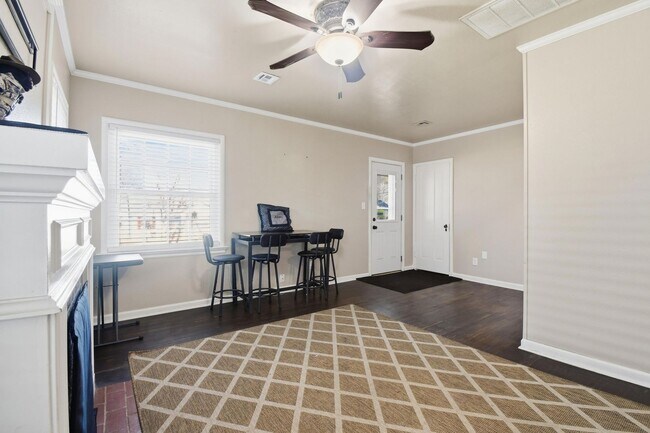 Building Photo - Spacious Home near I-244