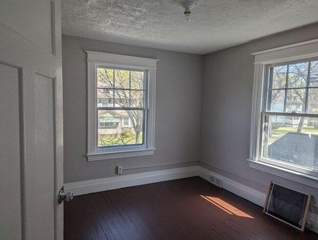 Building Photo - Newly Renovated 4 Bedroom House