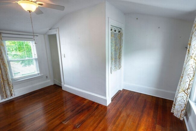 Building Photo - 74 Oakland St