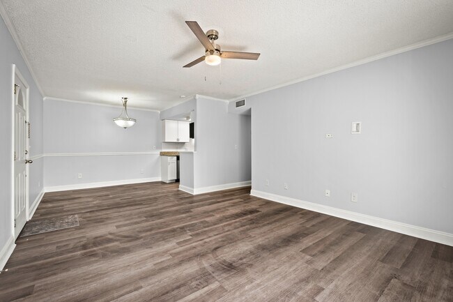 Building Photo - 3737 Loretto Rd