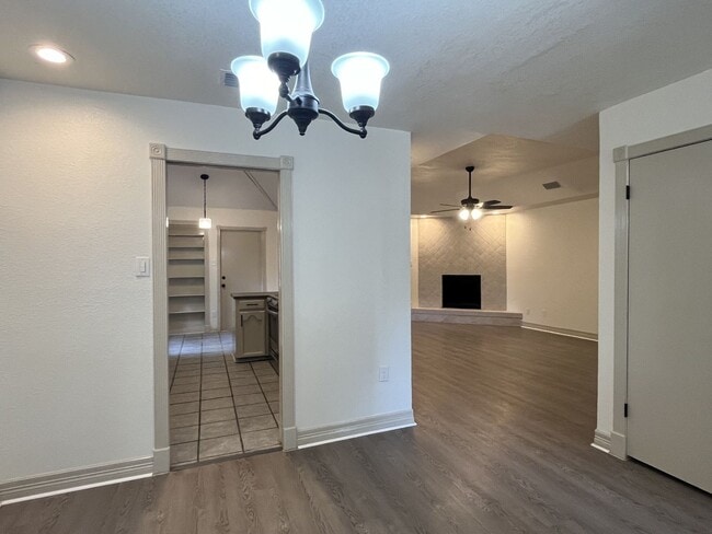 Building Photo - 3 Bedroom 2 Bath Southside!!