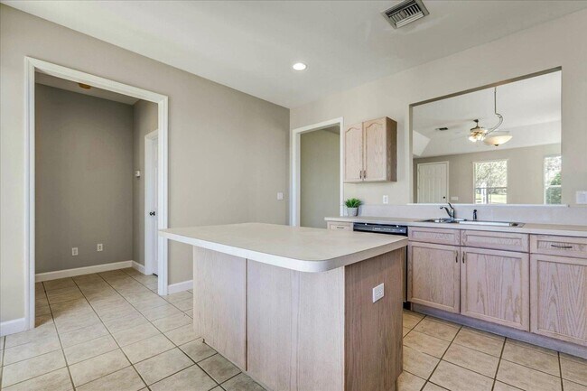 Building Photo - 3570 Four Oaks Blvd