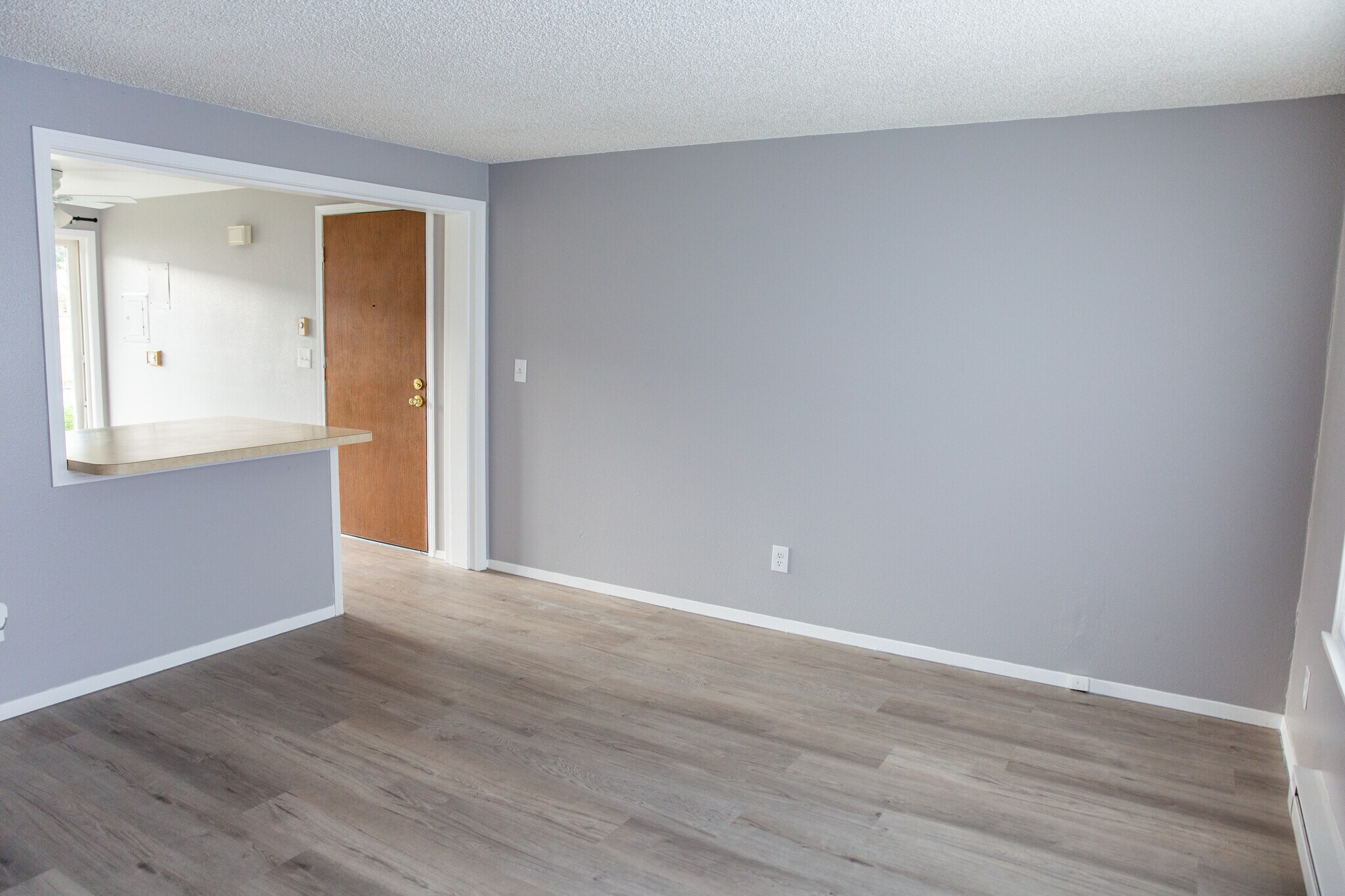 Huge family room - 3595 S King St