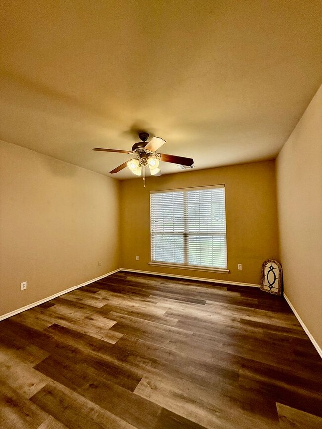Building Photo - Beautiful home located by Heart Hospital o...