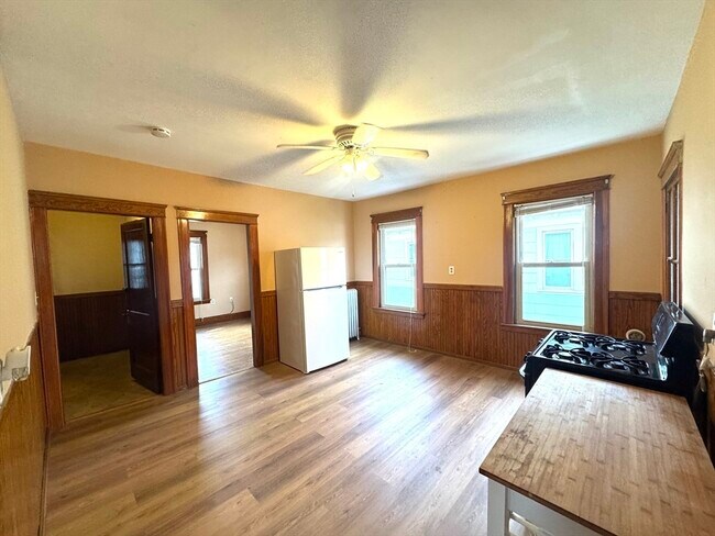 Building Photo - 412 Grafton St