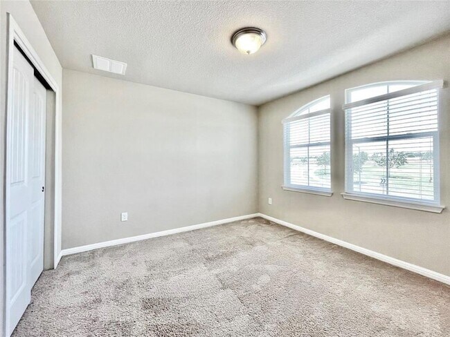 Building Photo - 417 Katmai Cir