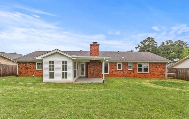 Building Photo - 3 bedroom, 2 bath