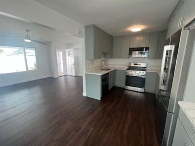 Building Photo - Imperial Beach - Newly Renovated Bungalow