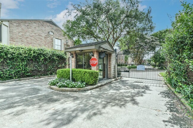 Building Photo - 1201 McDuffie St