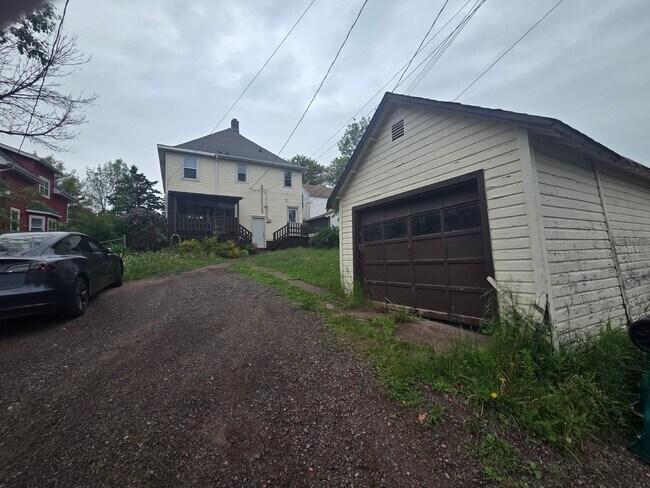 Building Photo - 606 N 60th Ave W