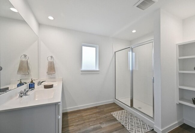 Building Photo - 1139 Hughes Crossing Dr