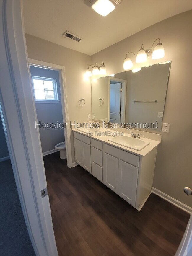 Building Photo - 5645 Brownstone Dr