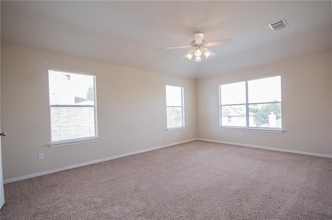 Building Photo - 9215 Pioneer Forest Dr