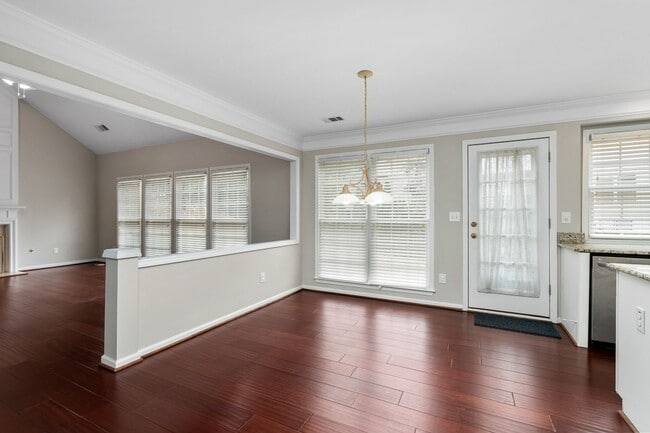 Building Photo - Spacious 4-Bedroom Two-Story Home in Dunwo...