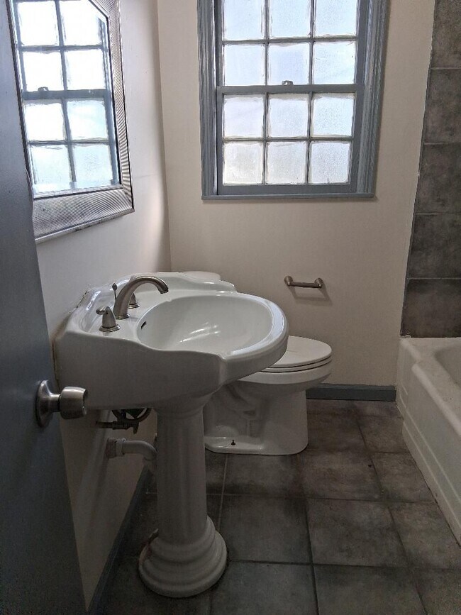 Building Photo - Center Point/Birmingham