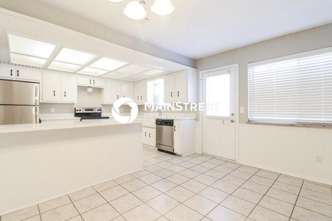 Building Photo - 1113 N Patterson Dr