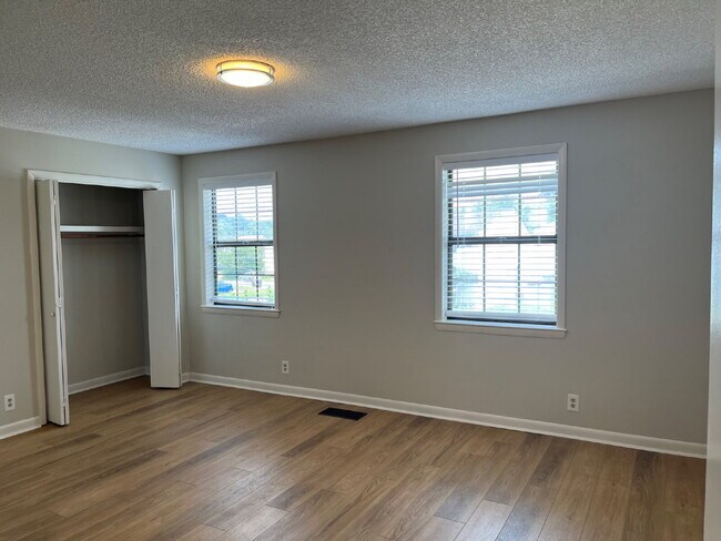 Building Photo - 1404 Bell Trace Dr