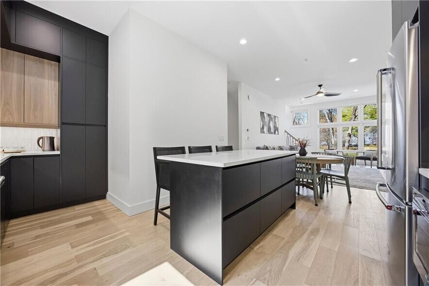 Building Photo - 434 Markham St SW