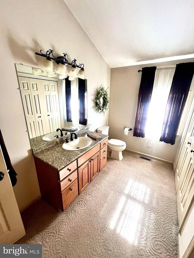 Building Photo - 754 Mechanic St