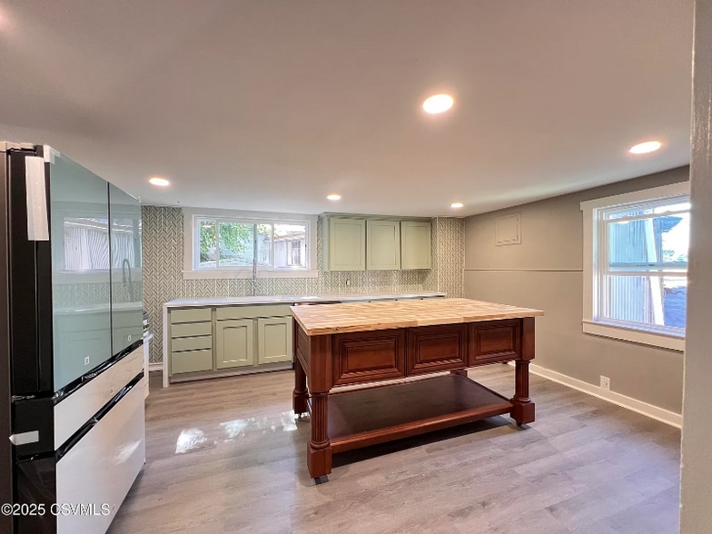 Building Photo - 237 Cherry St