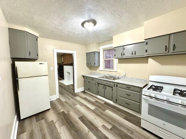 Building Photo - Updated 1 Bed/1 Bath Apartment in Greenfield - Private Deck, Central Heat & AC - Water/Sewage Inc...