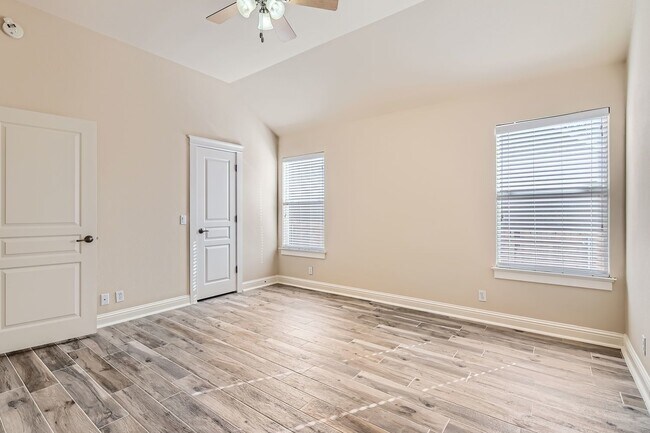 Building Photo - 6609 Carrington Dr