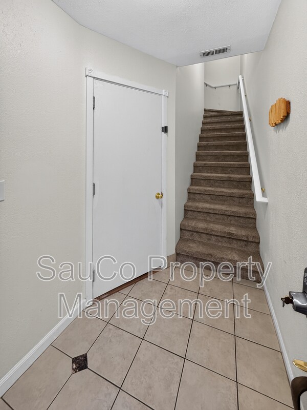 Building Photo - 7839 NE Kian Ln
