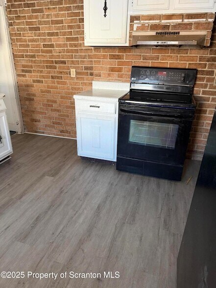 Building Photo - 857 Throop St