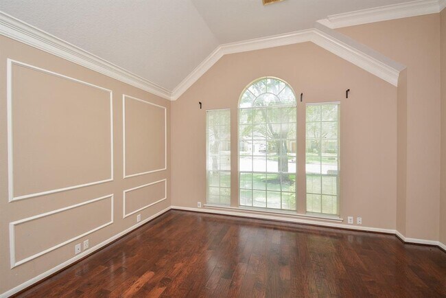 Building Photo - 623 Airybrook Ln