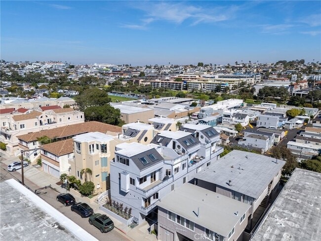 Building Photo - 1452 Loma Dr