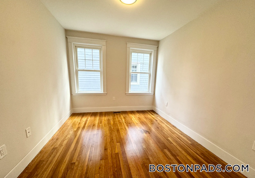 Building Photo - 72 Belden St