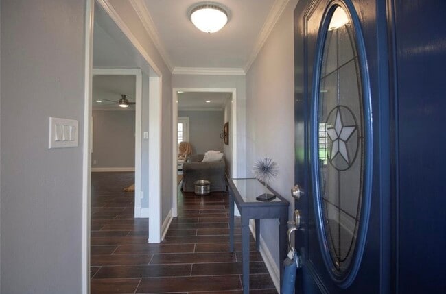 Building Photo - 6002 Duxbury St