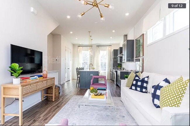 Building Photo - 146 Color Cir