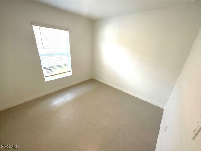 Building Photo - 11961 Savanna Lks Blvd