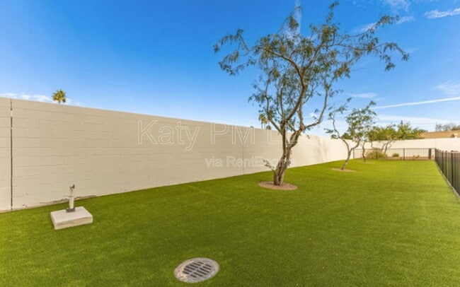 Building Photo - 7300 E Earll Dr