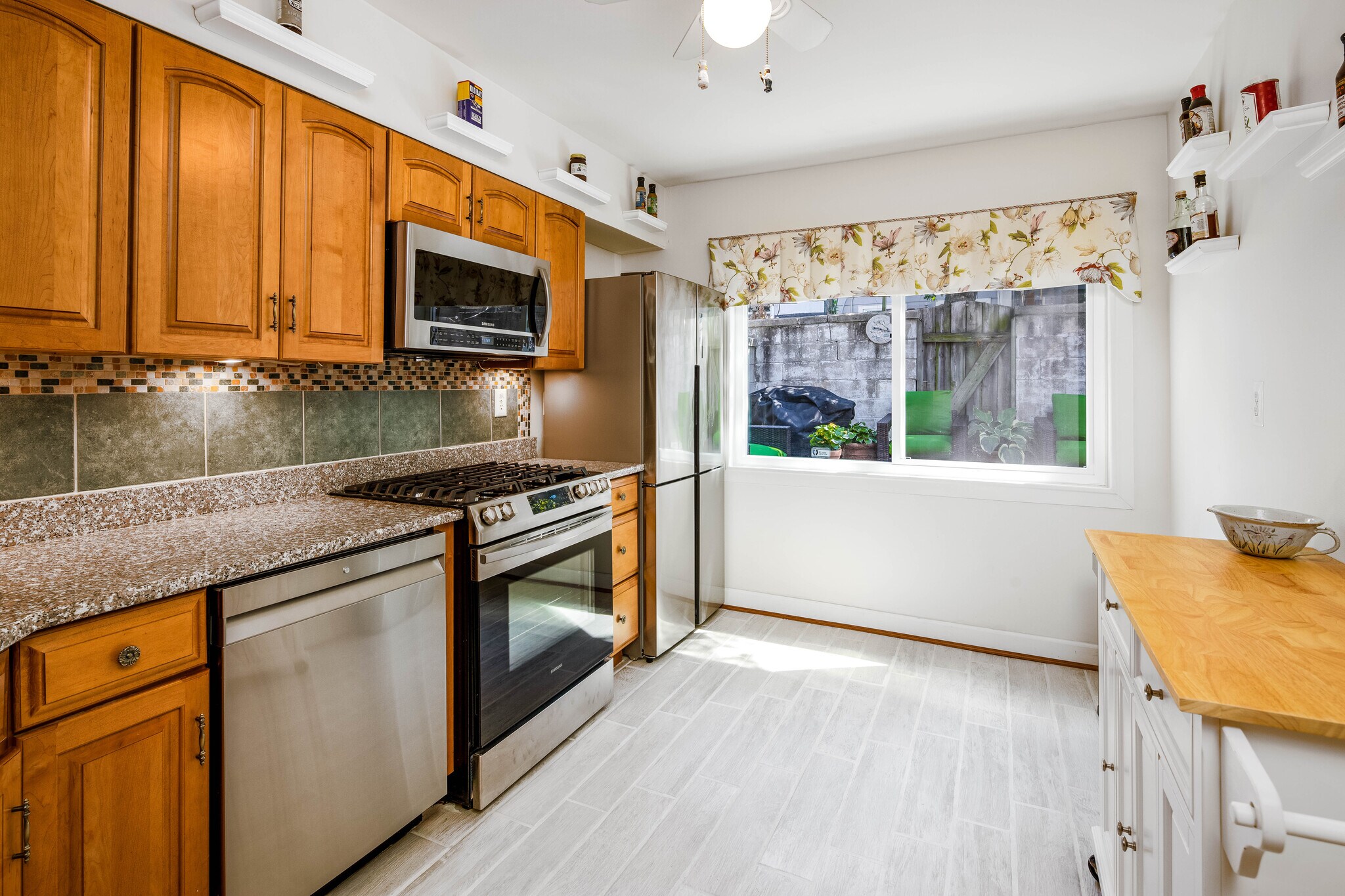 Building Photo - 903 S Potomac St