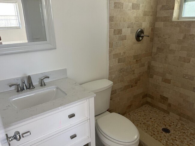 Building Photo - 396 Tequesta Dr