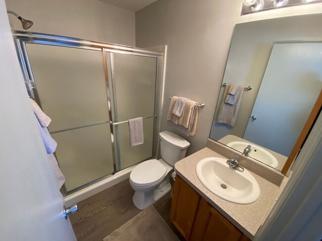 Building Photo - ANNUAL Lease – Turnkey 2+2 Patio Villa in the Desirable Village of Bonnybrook