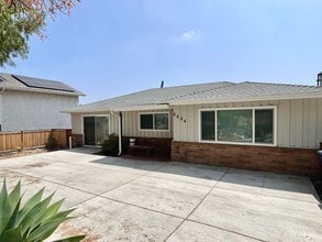 Building Photo - Beautiful 3br, 2b Duplex