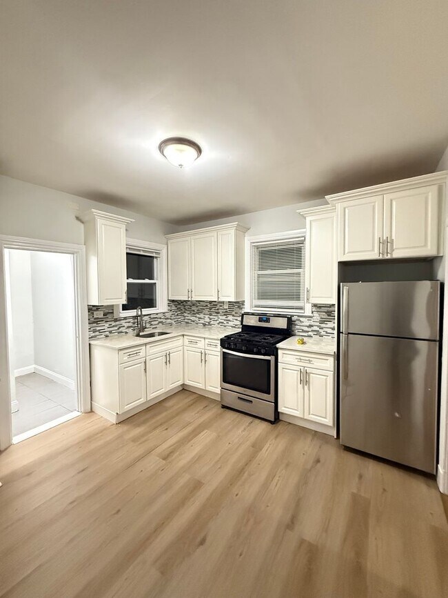 Primary Photo - 125 Chester St