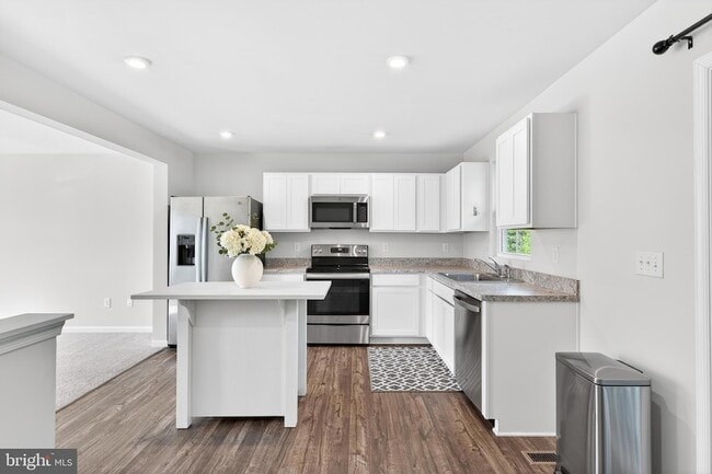 Building Photo - 6364 Pebblebrook Dr