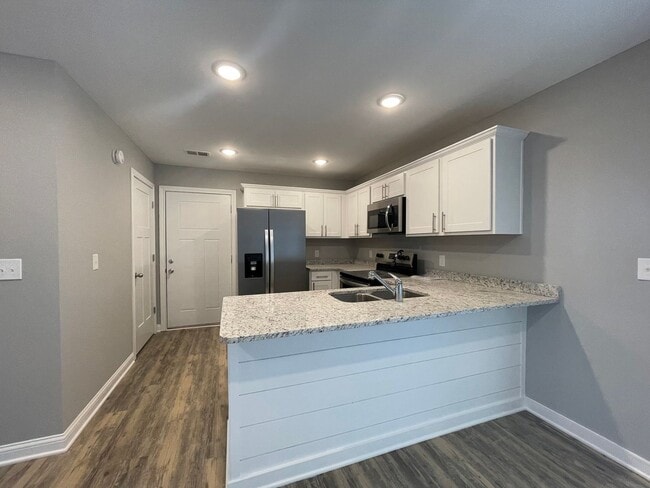 Primary Photo - 113/115 Tucker Lane