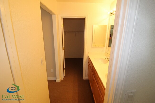 Building Photo - 390 Oleander Dr