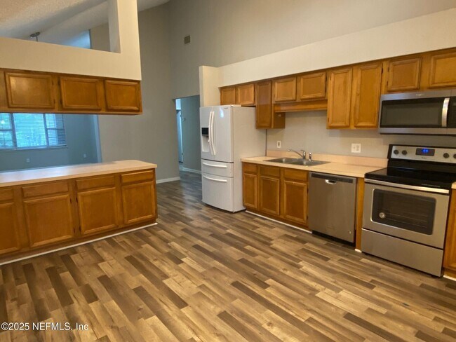 Building Photo - 421 Filmore Dr