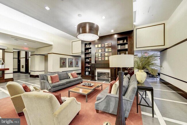 Building Photo - 4500 S Four Mile Run Dr