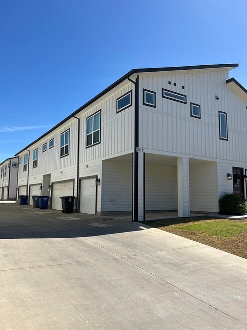 Building Photo - 2112 Shea Rd