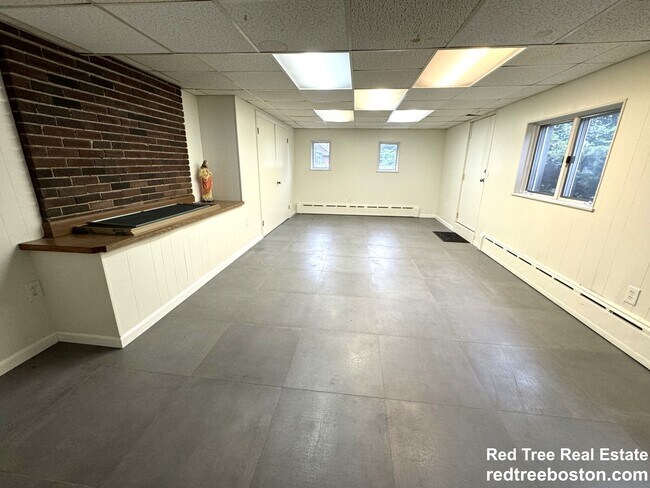 Building Photo - 46 Cerdan Ave