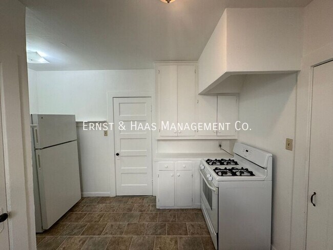 Building Photo - 528.5 N Kenmore Ave